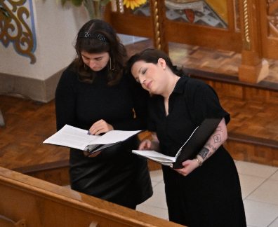 Two ensemble members reviewing music together